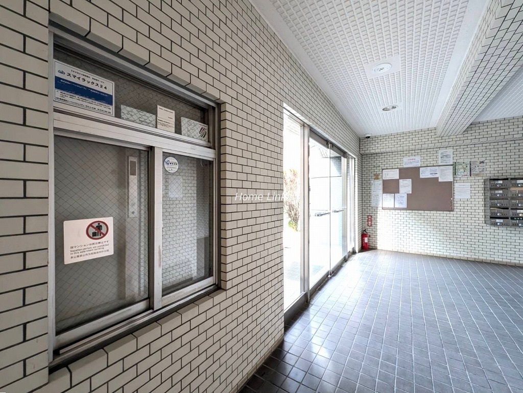 GSハイム蓮根　エントランスホール